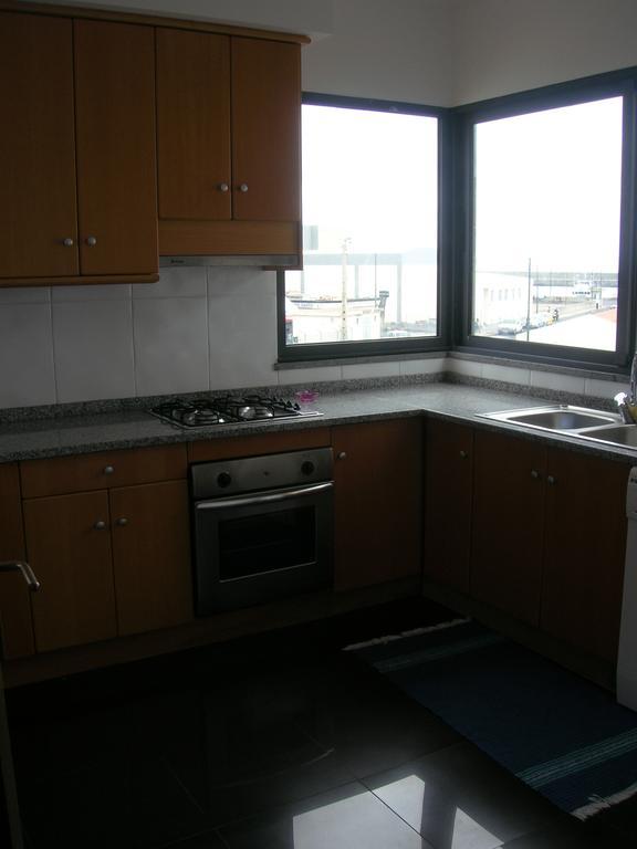 Apartamentos Amarelo Canical  Bilik gambar
